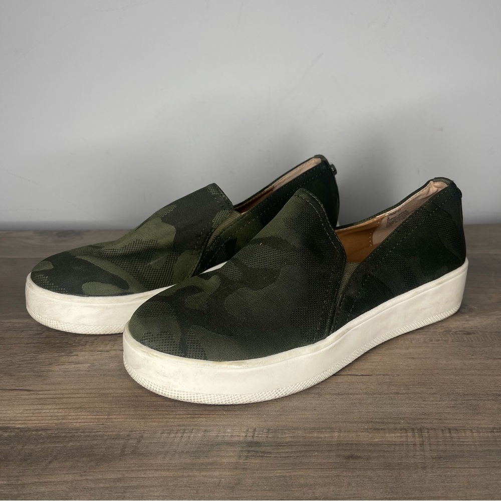 Women’s Steve Madden Zayna camo canvas slip‎ on size 8